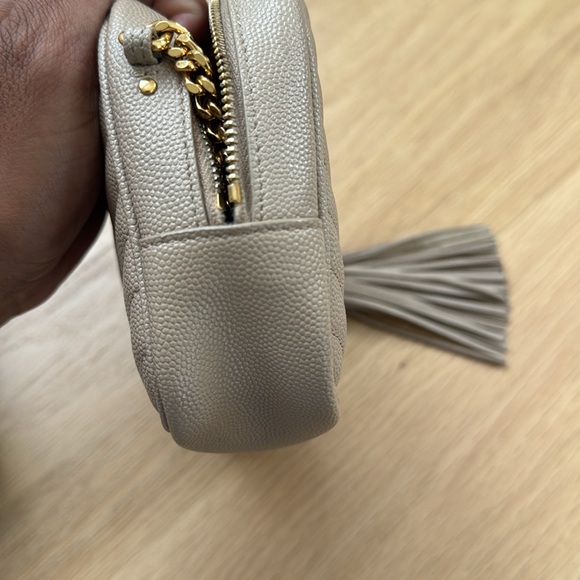 Saint Laurent mini Lou
Used a handful of time/scratches on front logo - Picture 4 of 8
